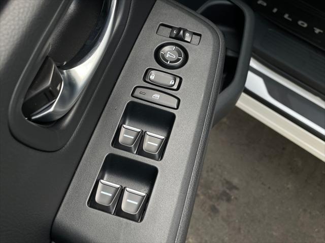 used 2025 Honda Pilot car, priced at $43,789