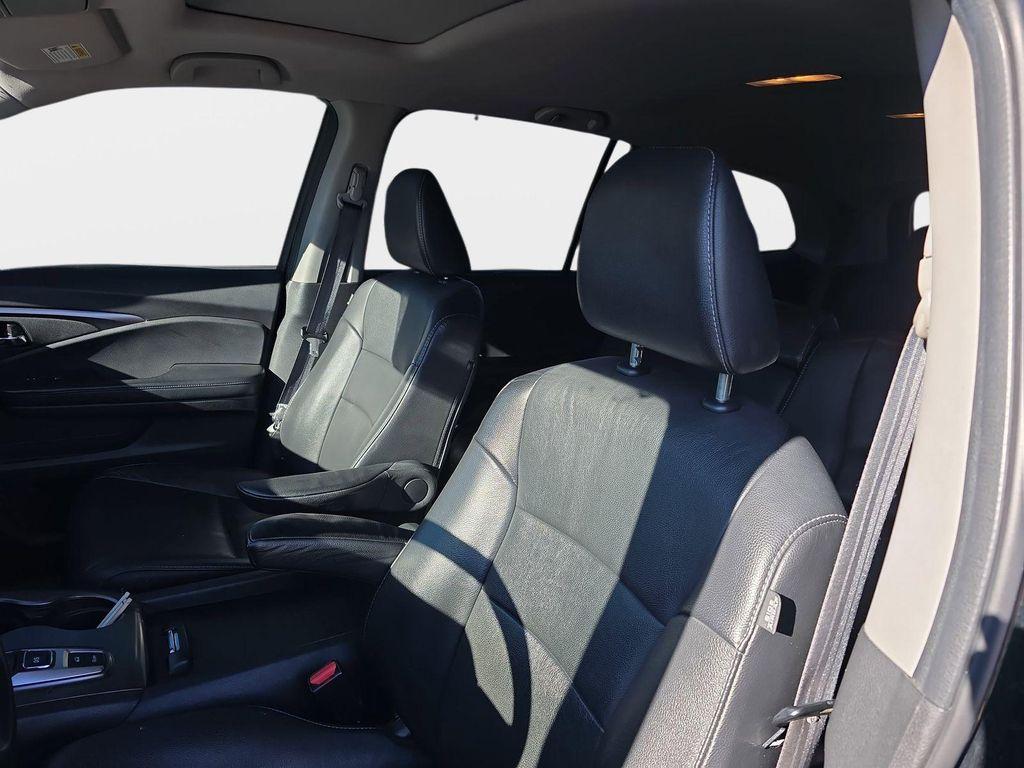 used 2022 Honda Pilot car, priced at $26,590