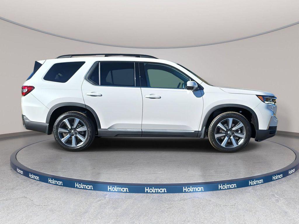 new 2025 Honda Pilot car, priced at $55,030