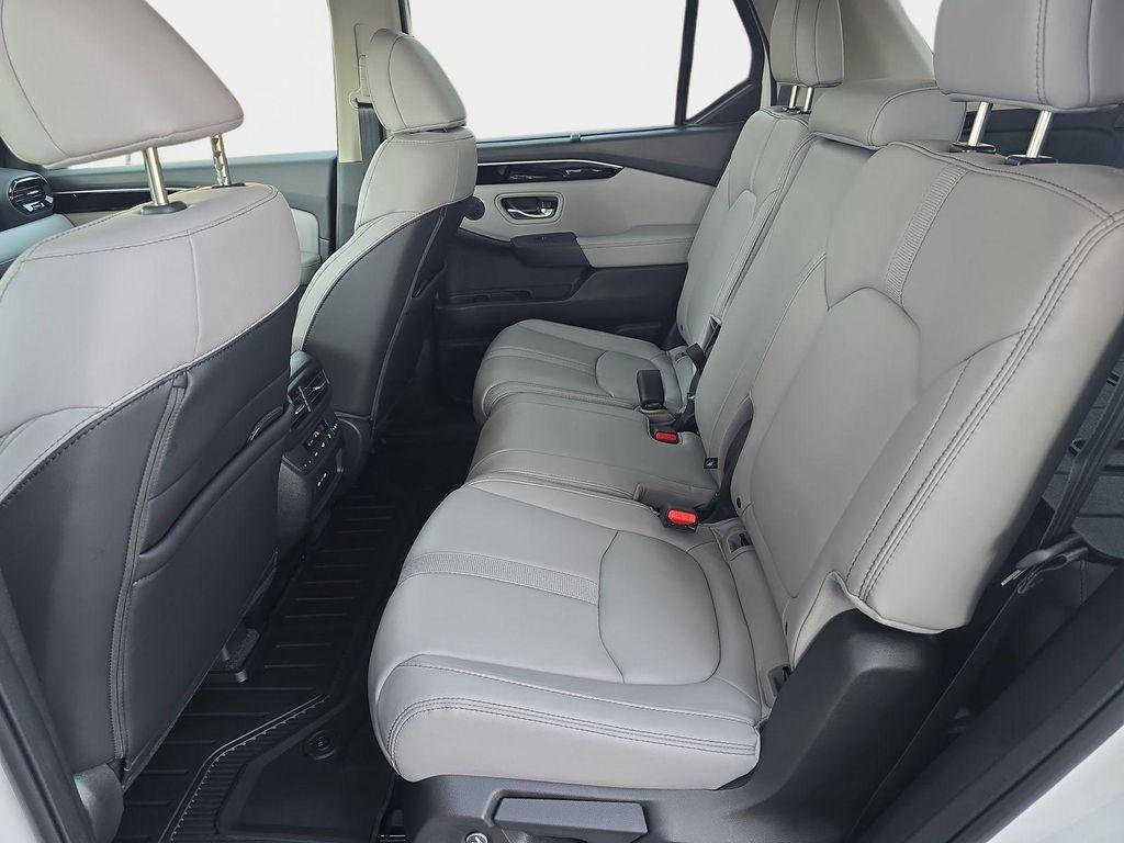 new 2025 Honda Pilot car, priced at $51,550