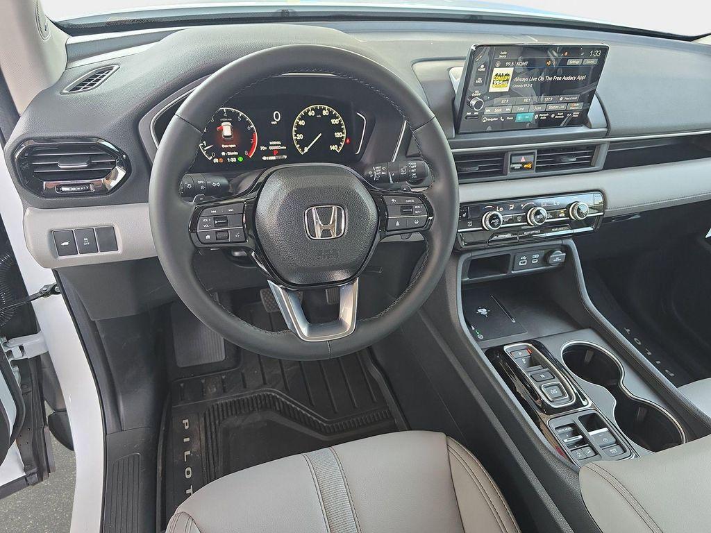 new 2025 Honda Pilot car, priced at $51,550