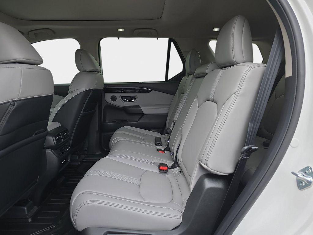 new 2025 Honda Pilot car, priced at $49,055
