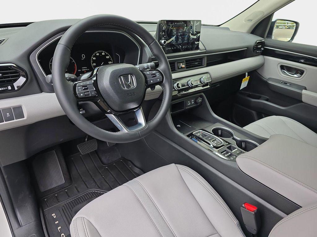 new 2025 Honda Pilot car, priced at $49,055