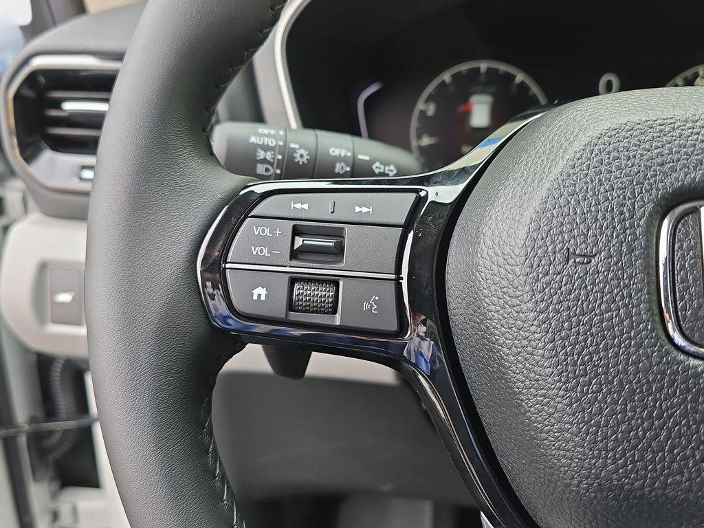 new 2025 Honda Pilot car, priced at $49,055
