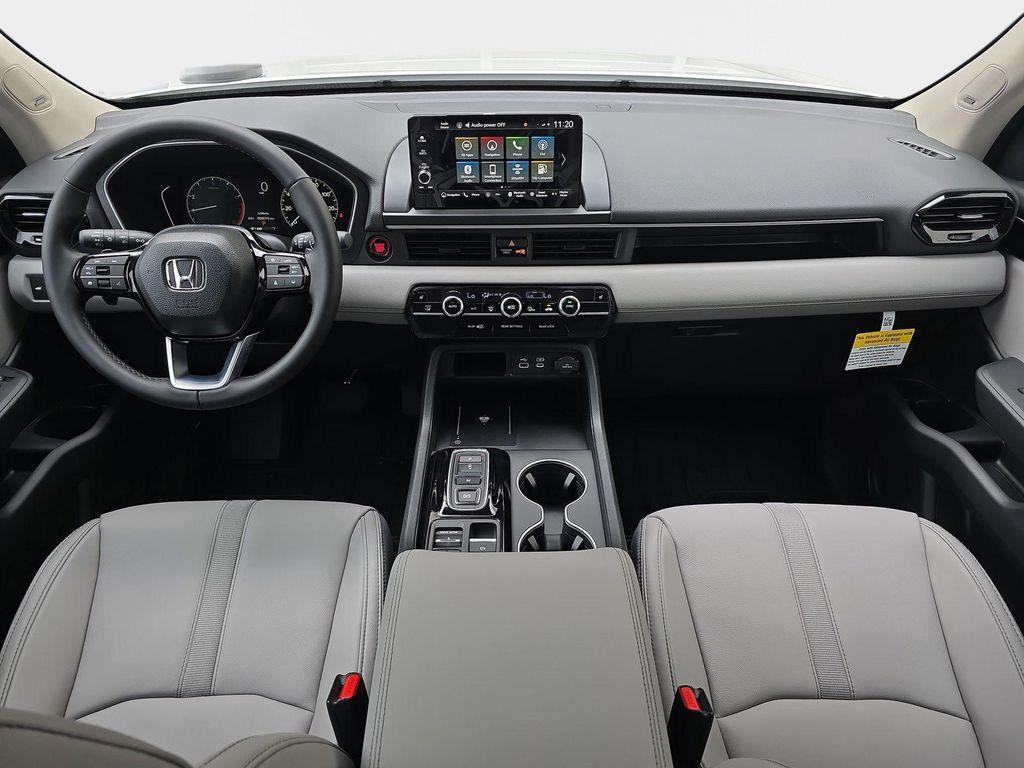 new 2025 Honda Pilot car, priced at $49,055