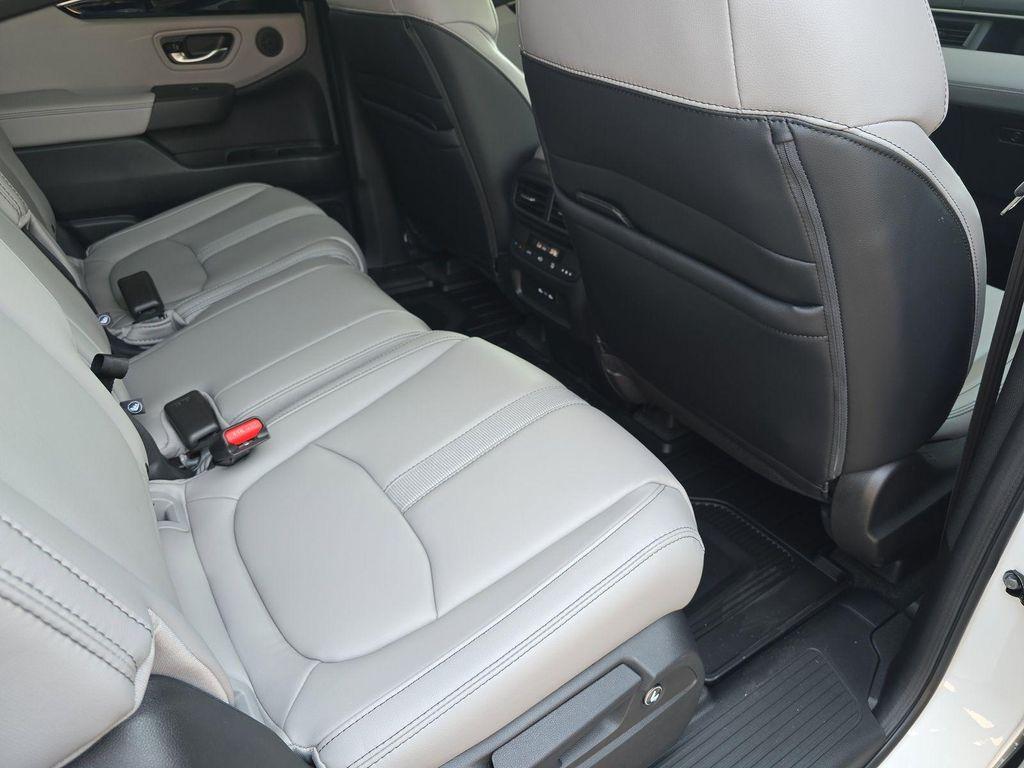 new 2025 Honda Pilot car, priced at $51,550