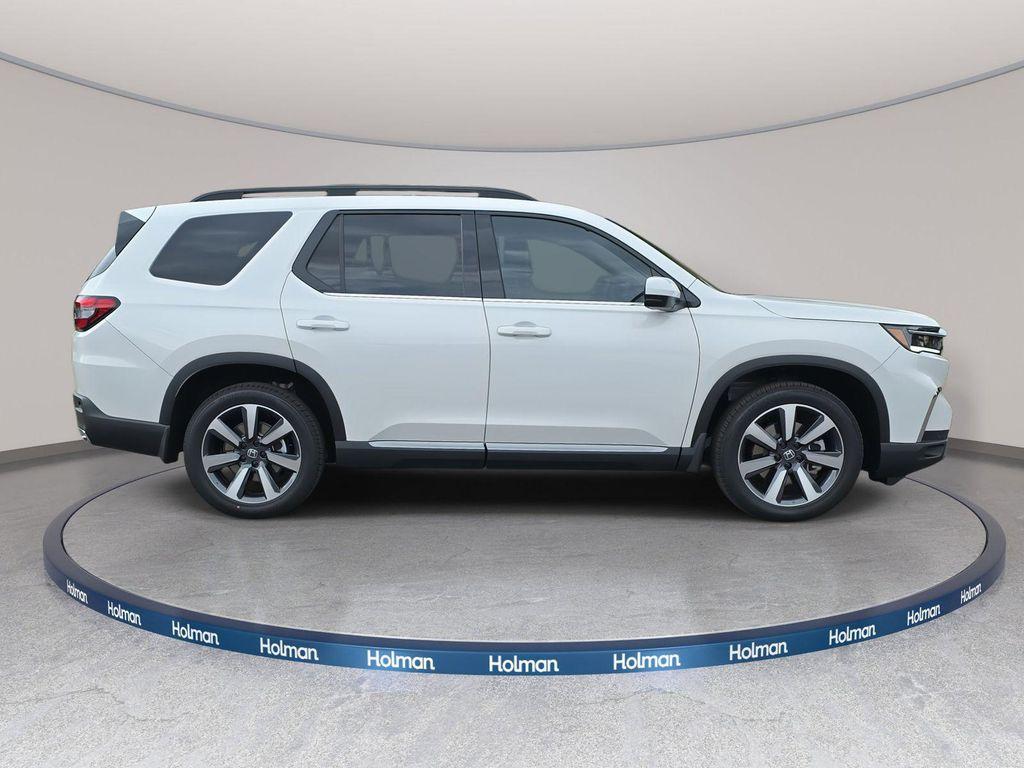new 2025 Honda Pilot car, priced at $49,055
