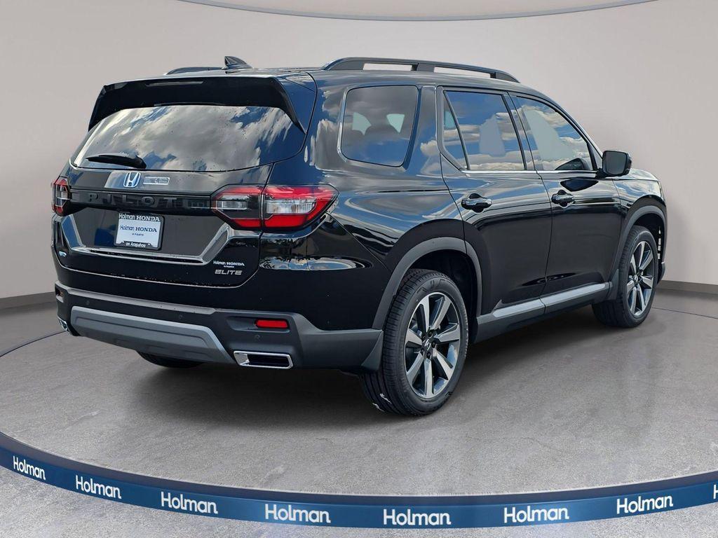 new 2025 Honda Pilot car, priced at $53,680