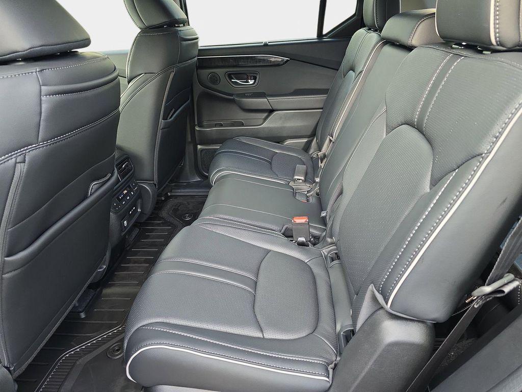 new 2025 Honda Pilot car, priced at $53,680