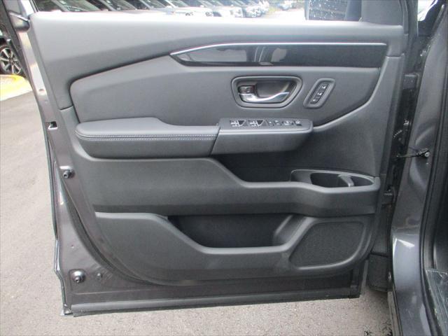 new 2025 Honda Pilot car, priced at $48,555