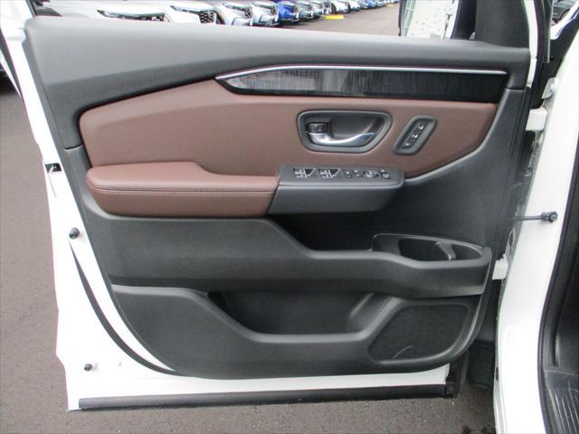 new 2025 Honda Pilot car, priced at $54,985