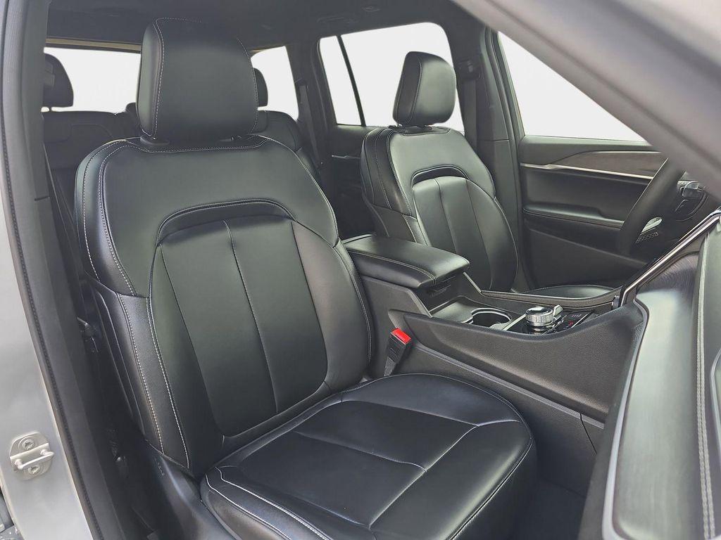 used 2024 Jeep Grand Cherokee car, priced at $36,990