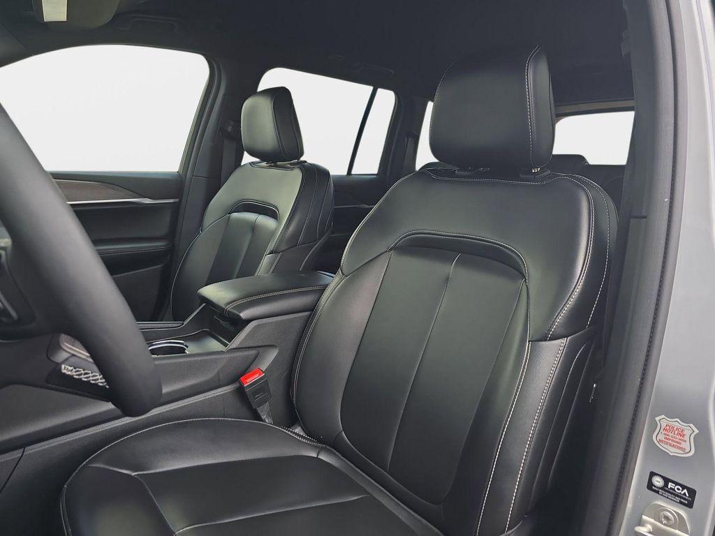 used 2024 Jeep Grand Cherokee car, priced at $36,990