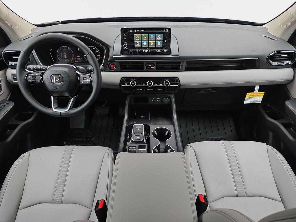 new 2025 Honda Pilot car, priced at $45,200