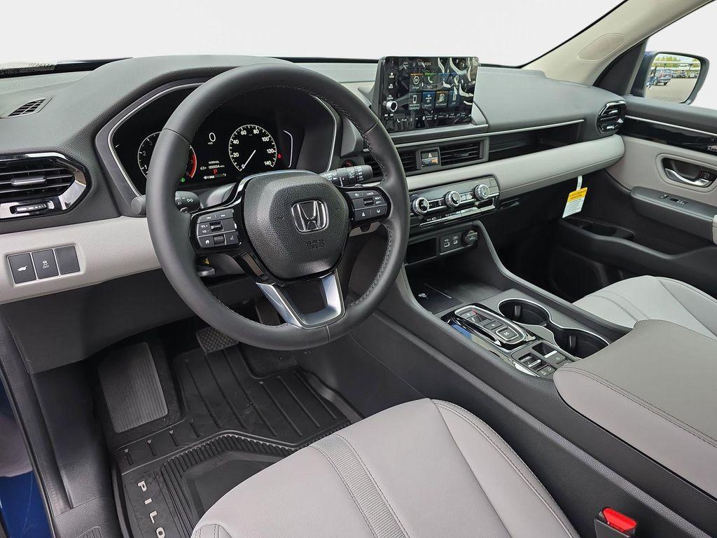 new 2025 Honda Pilot car, priced at $45,200