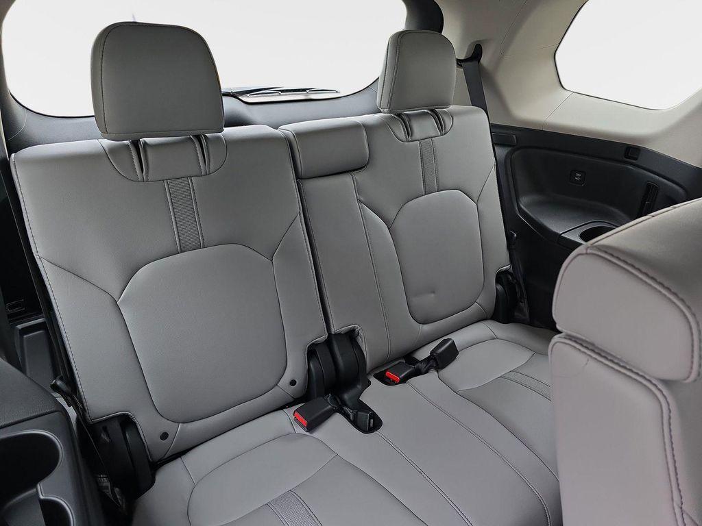 new 2025 Honda Pilot car, priced at $45,200