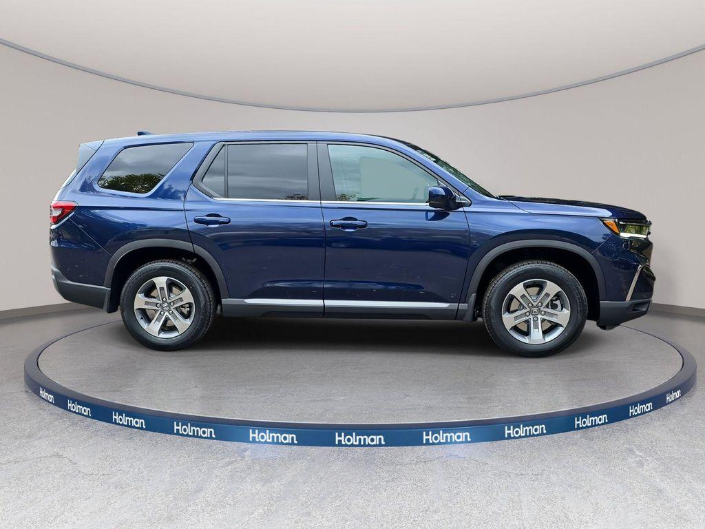 new 2025 Honda Pilot car, priced at $45,200