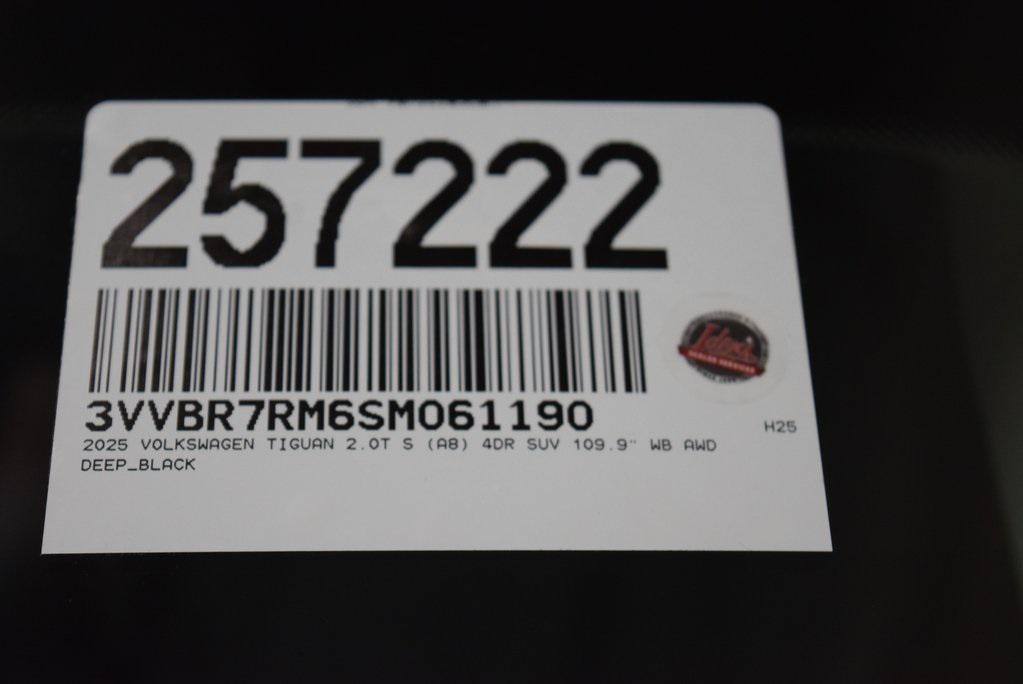 new 2025 Volkswagen Tiguan car, priced at $33,281