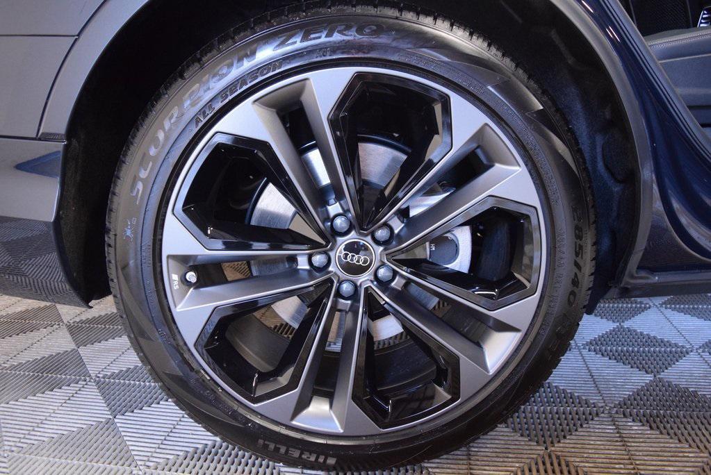 new 2025 Audi Q7 car, priced at $77,540