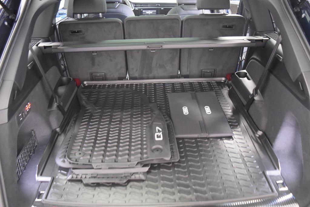 new 2025 Audi Q7 car, priced at $77,540