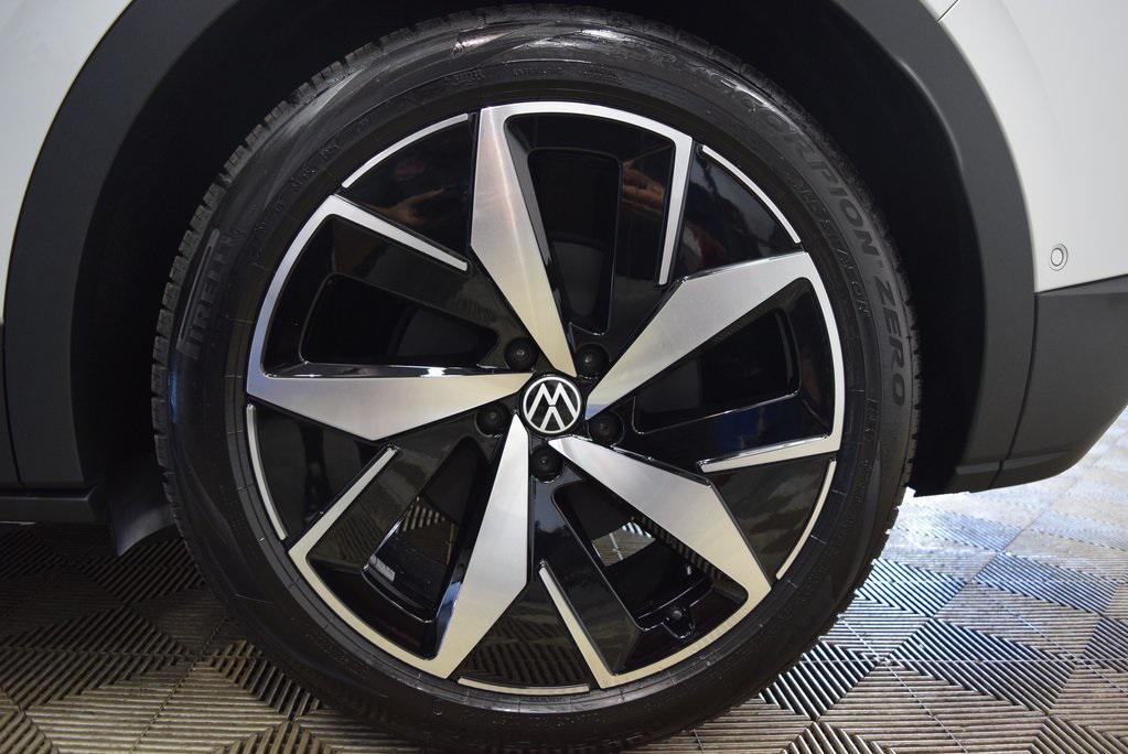 new 2025 Volkswagen ID.4 car, priced at $52,731