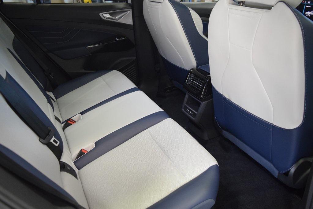 new 2025 Volkswagen ID.4 car, priced at $52,731