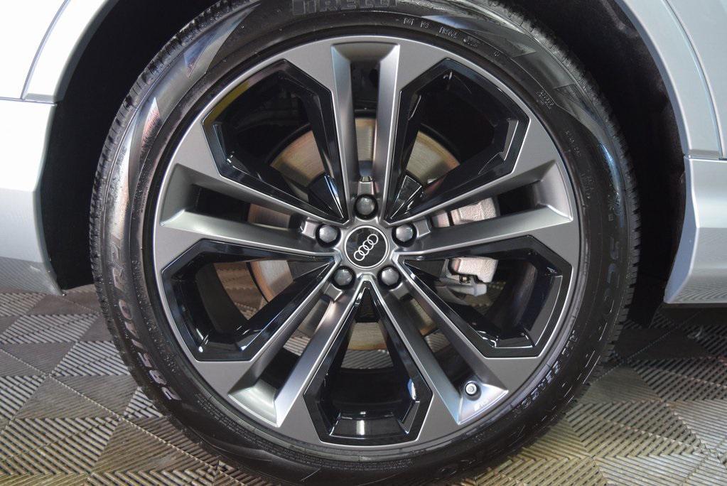 new 2025 Audi Q7 car, priced at $77,450