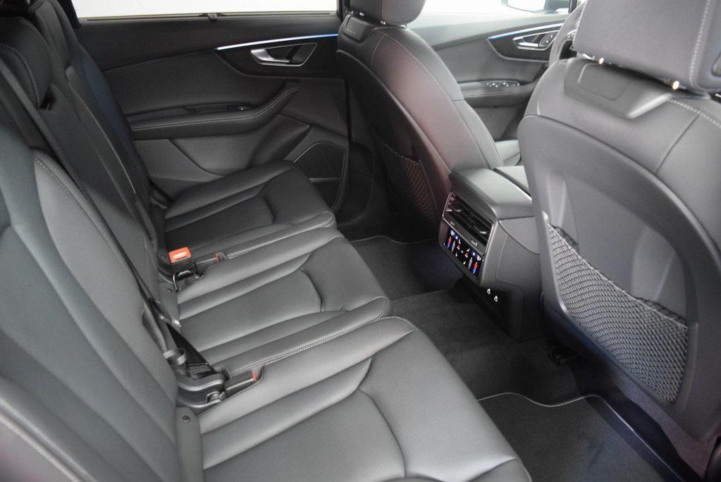 new 2025 Audi Q7 car, priced at $77,450