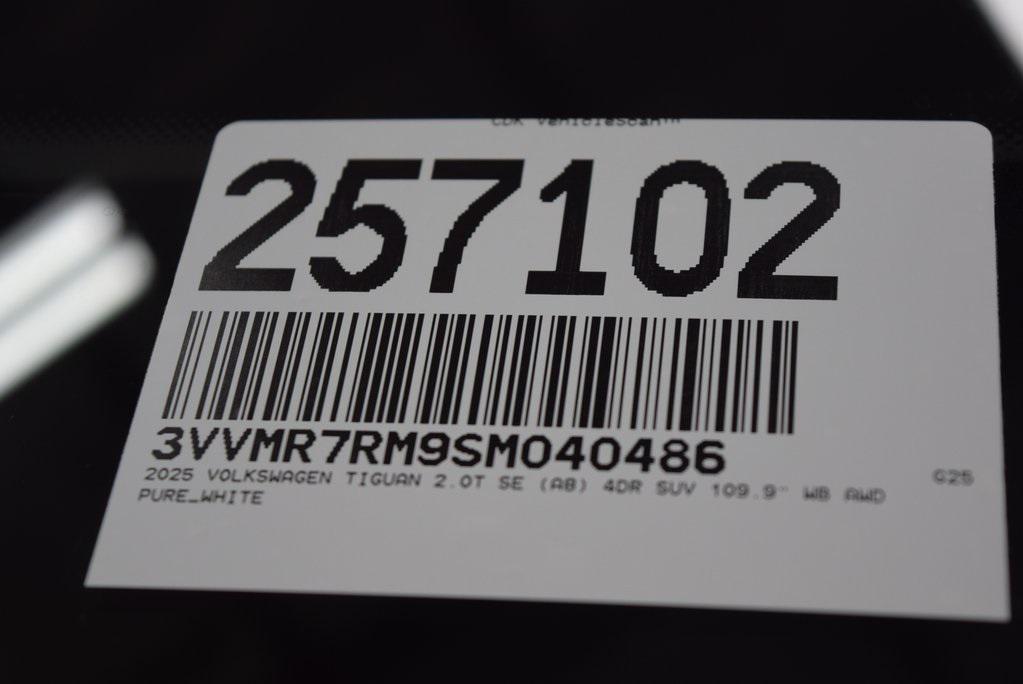 new 2025 Volkswagen Tiguan car, priced at $37,576