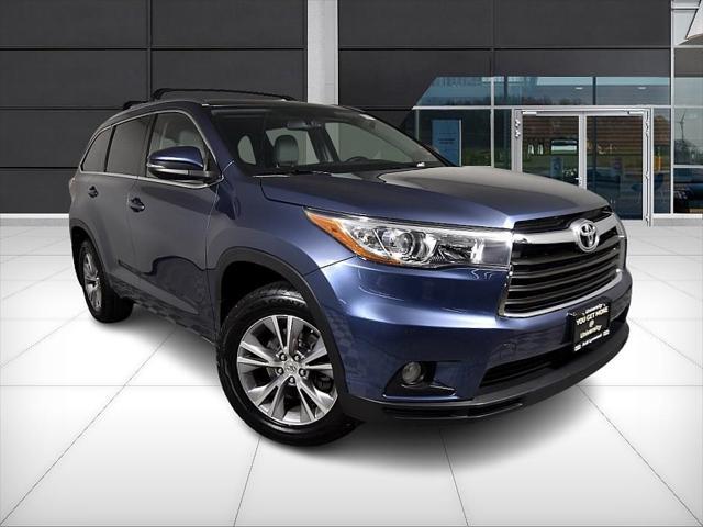 used 2015 Toyota Highlander car, priced at $22,999