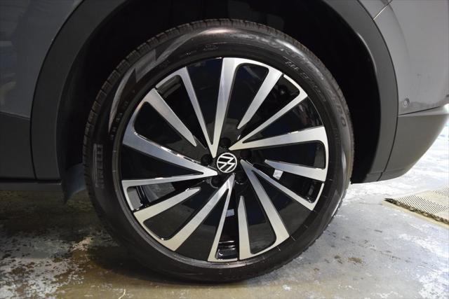 new 2025 Volkswagen ID.4 car, priced at $51,076