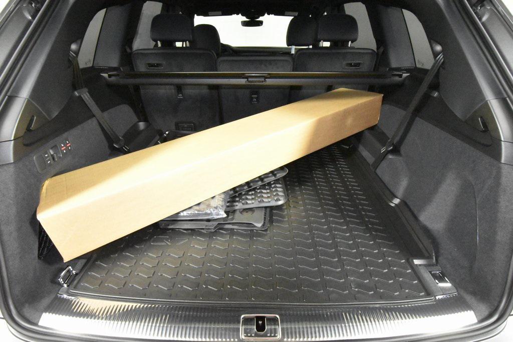 new 2025 Audi Q7 car, priced at $84,260