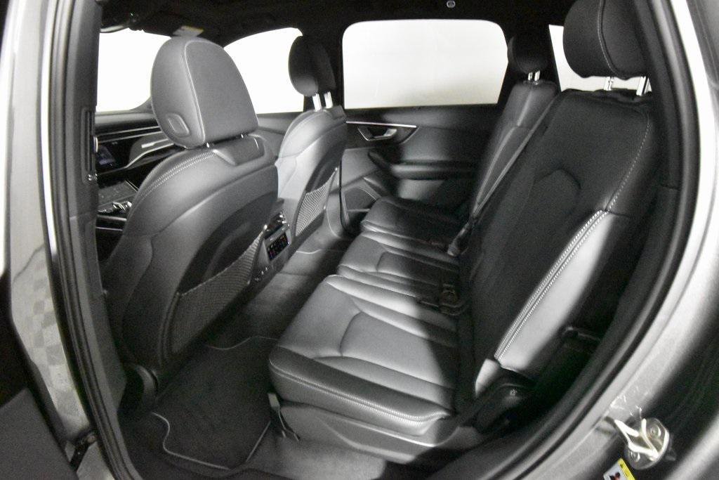 new 2025 Audi Q7 car, priced at $84,260