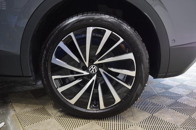 new 2025 Volkswagen ID.4 car, priced at $51,186