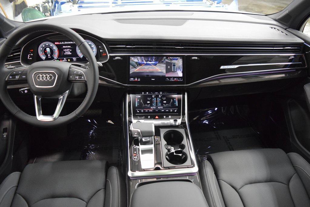 new 2025 Audi Q7 car, priced at $84,260