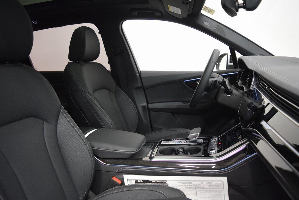 new 2025 Audi Q7 car, priced at $84,260