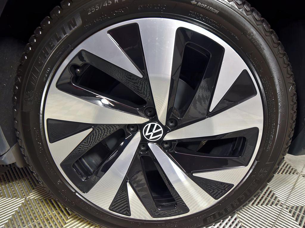 used 2021 Volkswagen ID.4 car, priced at $24,499