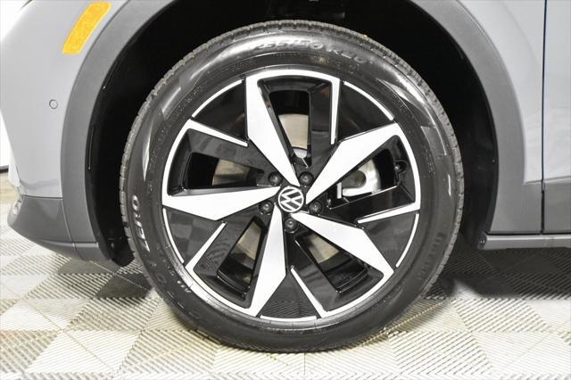 new 2025 Volkswagen ID.4 car, priced at $56,176