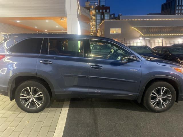 used 2019 Toyota Highlander Hybrid car, priced at $29,299