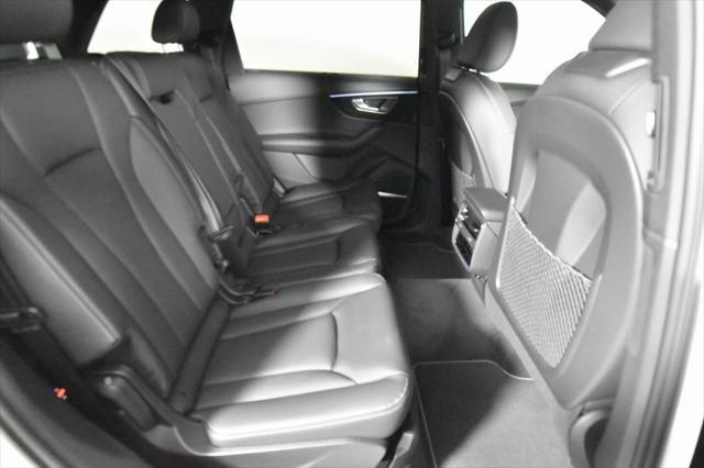 new 2025 Audi Q7 car, priced at $77,750