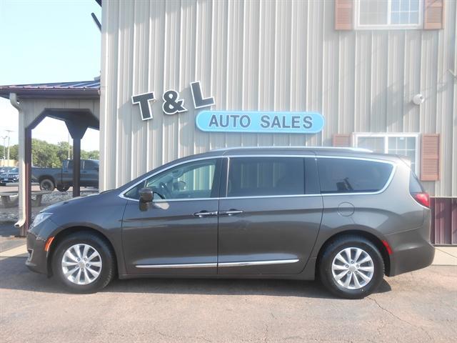 used 2018 Chrysler Pacifica car, priced at $17,551