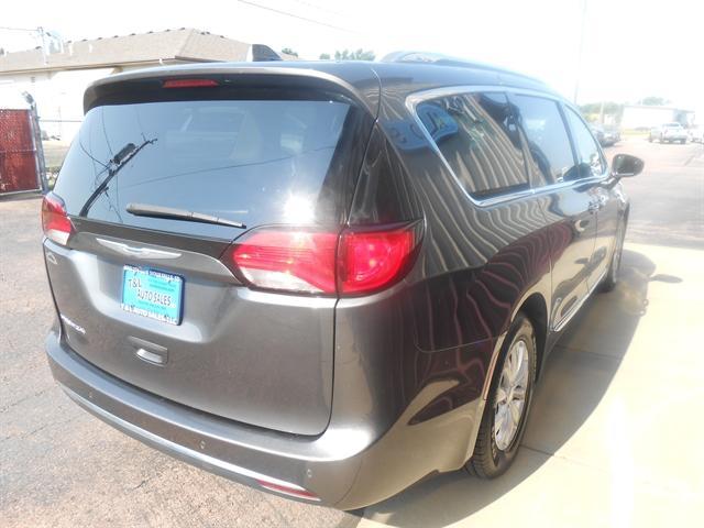 used 2018 Chrysler Pacifica car, priced at $17,551