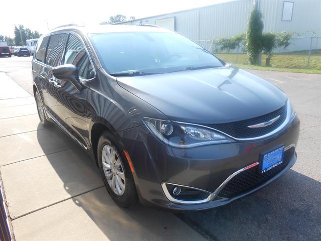 used 2018 Chrysler Pacifica car, priced at $17,551