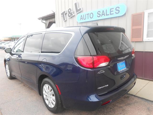 used 2018 Chrysler Pacifica car, priced at $16,851