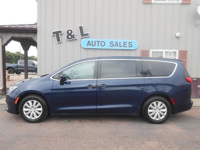 used 2018 Chrysler Pacifica car, priced at $16,851