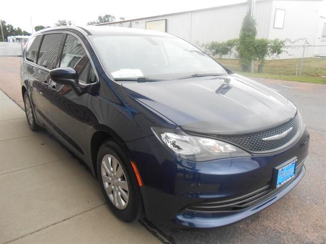 used 2018 Chrysler Pacifica car, priced at $16,851