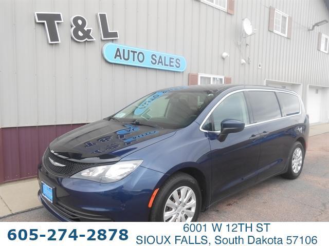 used 2018 Chrysler Pacifica car, priced at $16,851