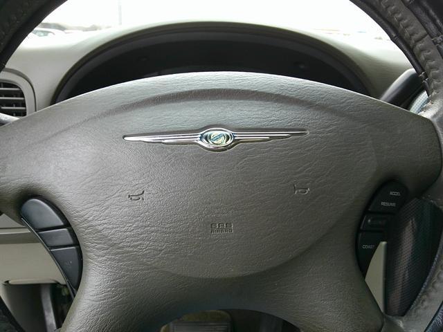 used 2006 Chrysler Town & Country car, priced at $3,951