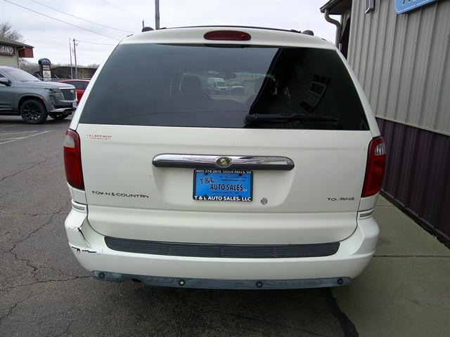 used 2006 Chrysler Town & Country car, priced at $3,951