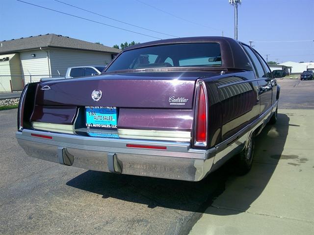 used 1995 Cadillac Fleetwood car, priced at $9,951